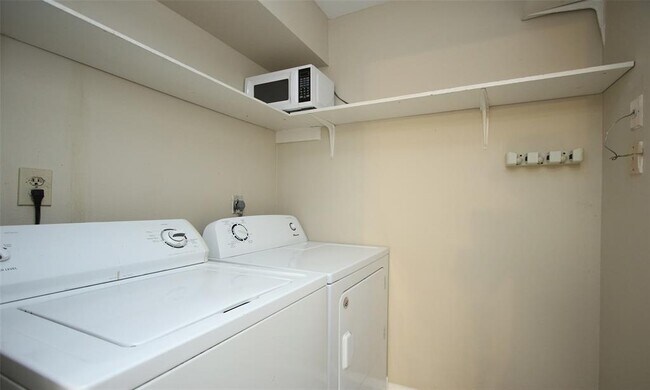 Building Photo - 8787 Brae Acres Rd