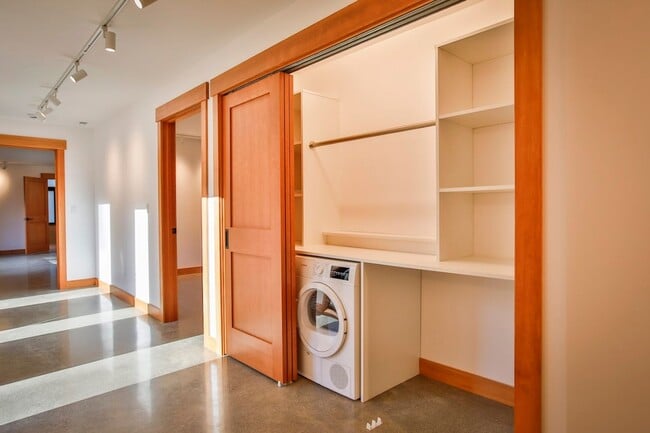 Building Photo - Private, Custom Home in Greenbank!