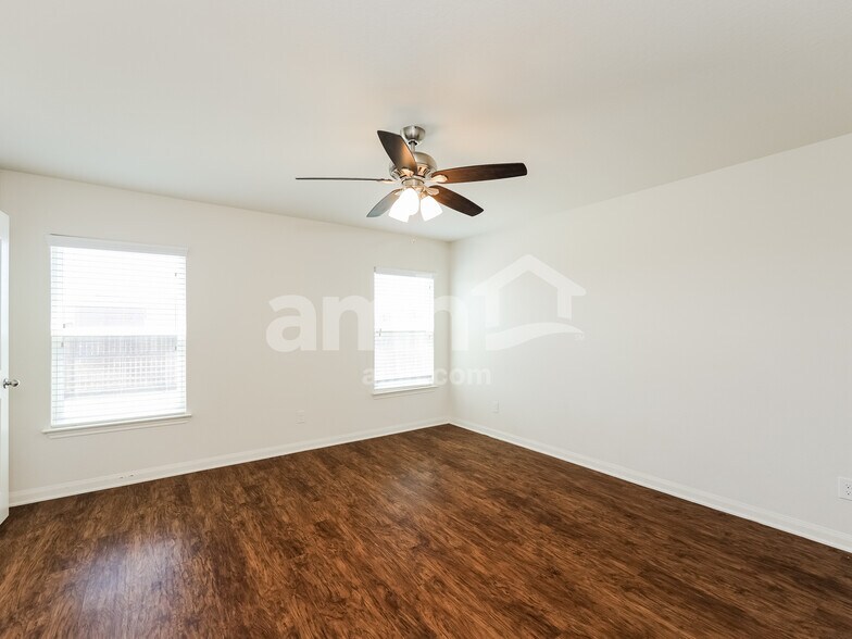Building Photo - 12207 Siragusa
