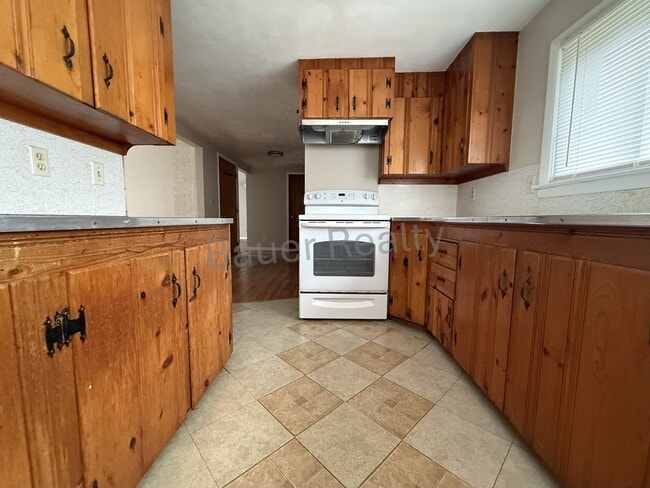 Building Photo - 4 Bedroom, Crestview School District