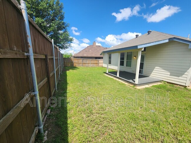 Building Photo - 2932 Oakshire St