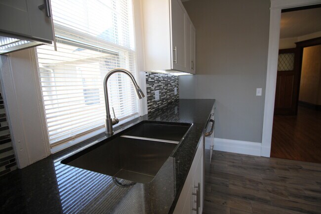 Building Photo - 639 Park Avenue Apt #3