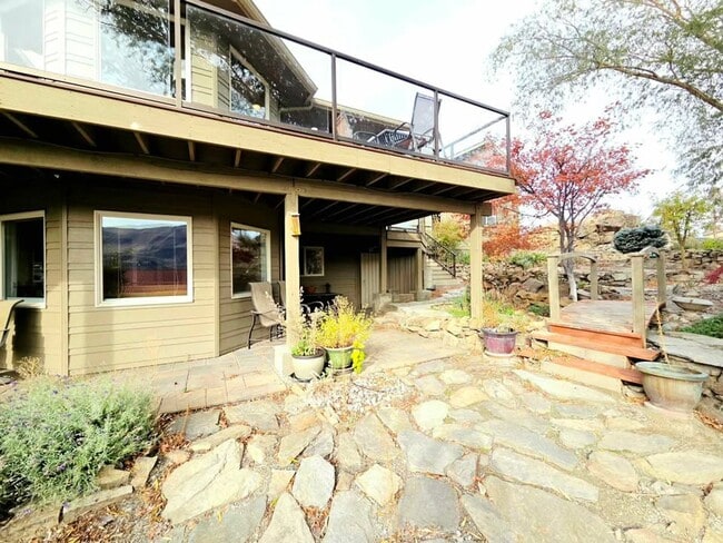 Building Photo - Gorgeous 4 Bed, 3 Bath Home w/ STUNNING RIVER FRONT VIEWS!!