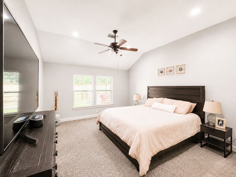 Building Photo - 18315 W Williams Bend Dr