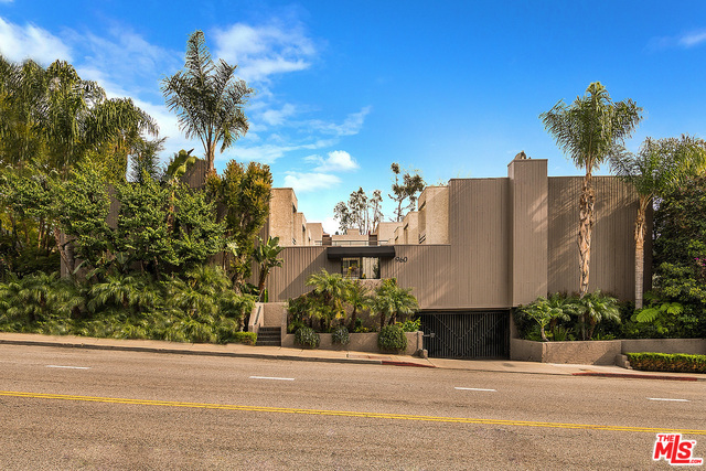 Building Photo - 960 N San Vicente Blvd