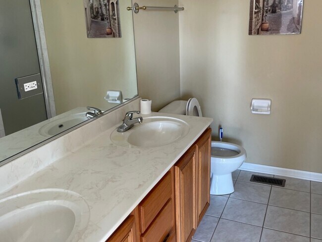 Building Photo - 3031 Saganashkee Ln