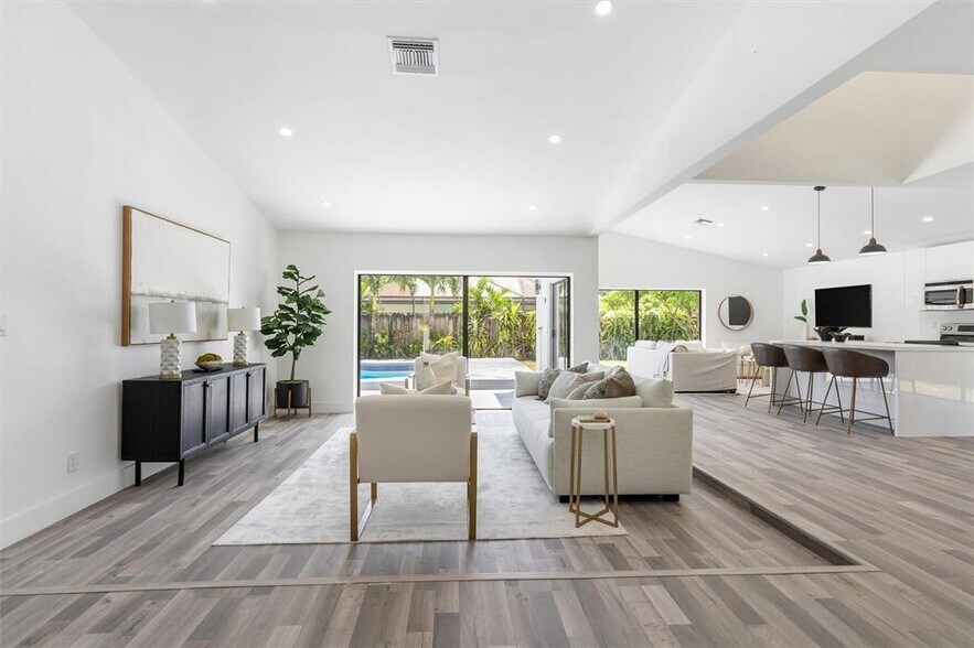 Building Photo - 4920 NW 83rd Ter