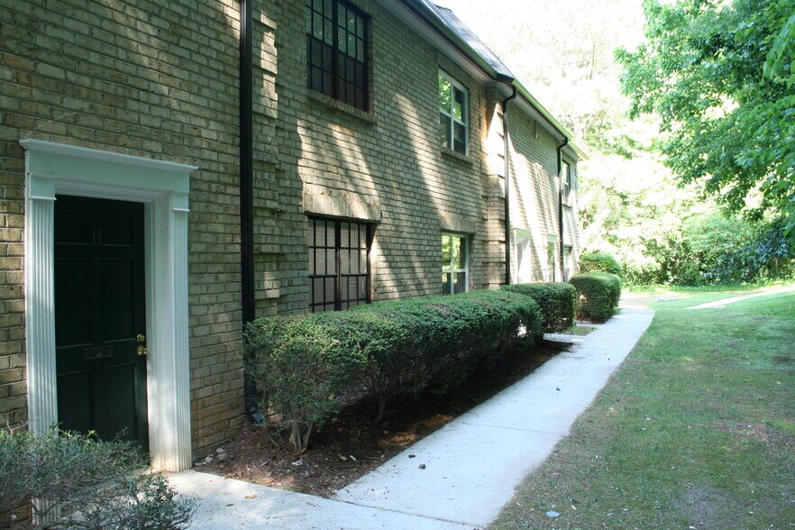 Building Photo - 340 Winding River Dr