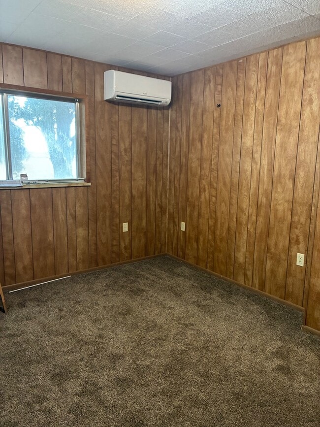 Building Photo - 1415 E 850 N