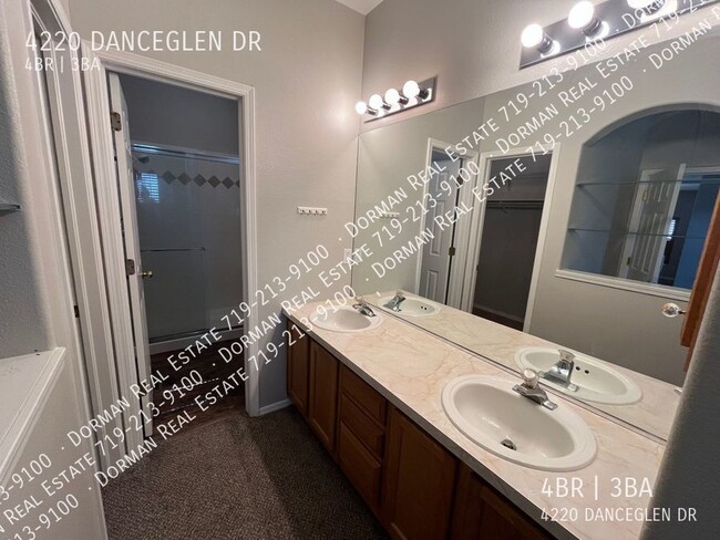 Building Photo - 4220 Danceglen Dr
