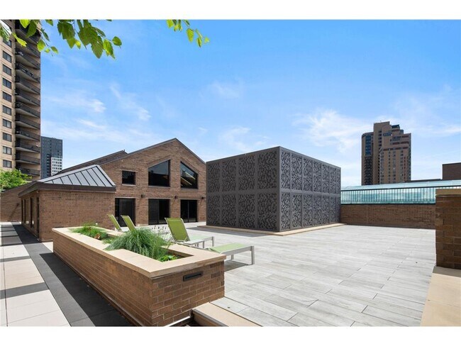 Building Photo - 20 NE 2nd St