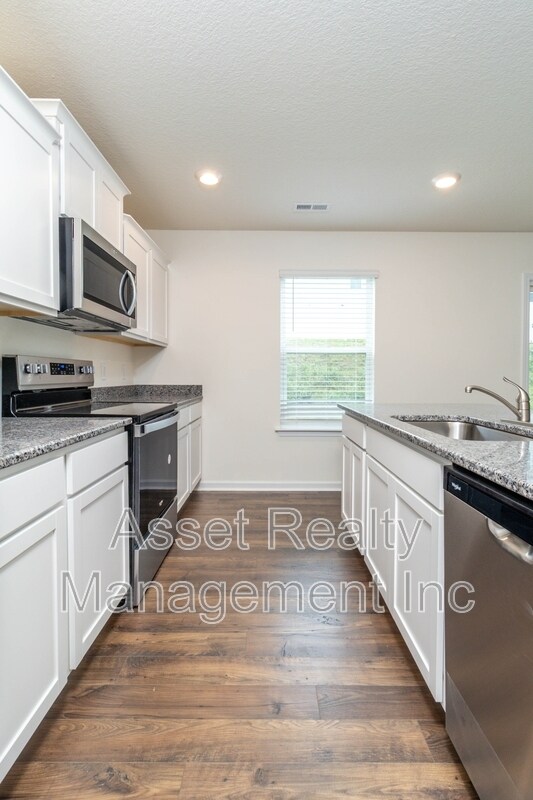 Building Photo - 2076 Southwood Cir