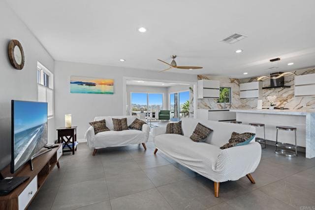 Building Photo - 2440 Dunstan St