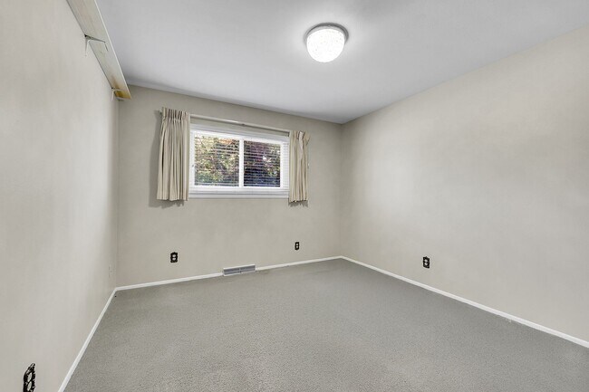 Building Photo - 4220 Edwinstowe Ave