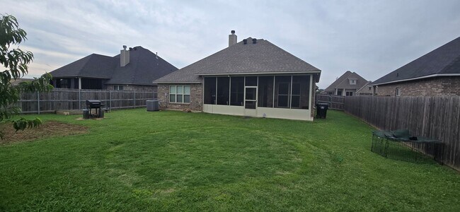 Building Photo - Waterford Bend Subdivision (3 Bedroom 2 Bathroom)