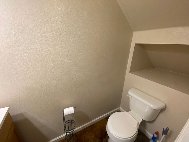 Building Photo - 1723 W Matthews Ave