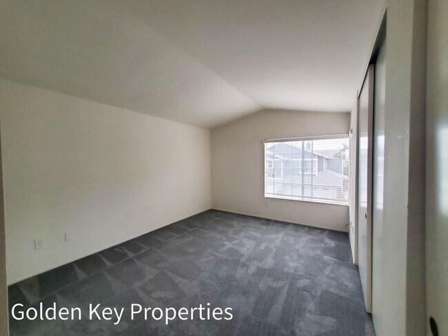 Building Photo - 2982 Lexington Cir
