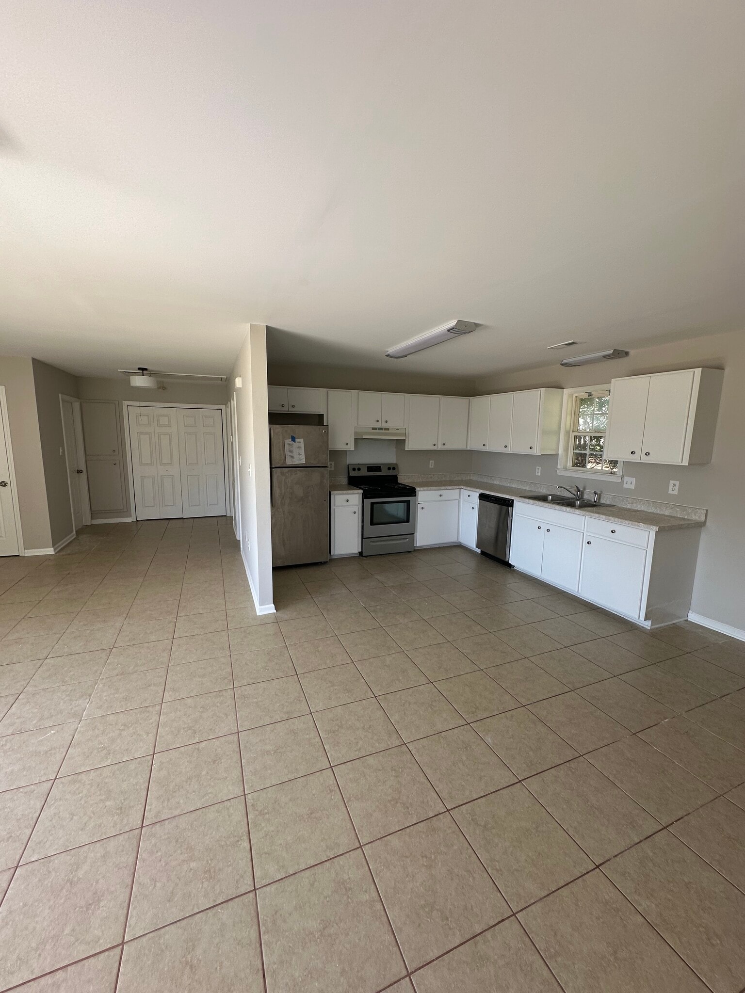 Building Photo - 309 Toy Ln