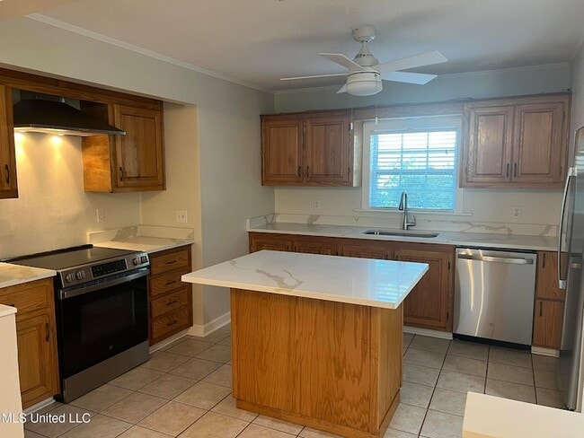 Building Photo - 285 Venetian Gardens