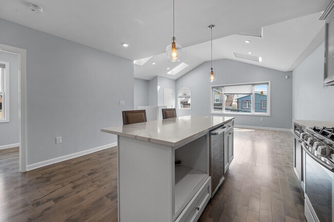 Building Photo - 1300 79th St