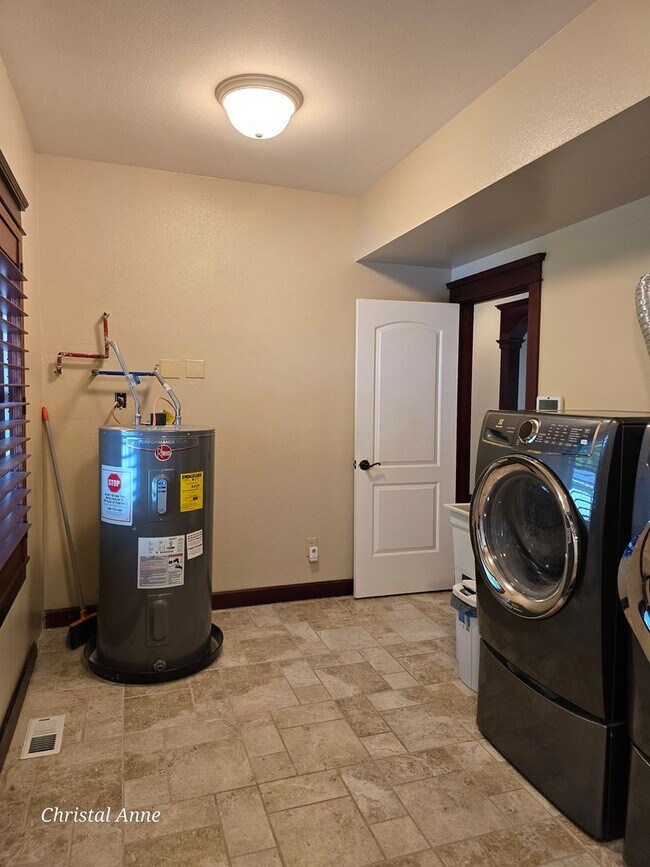 Building Photo - Beautiful Custom built home