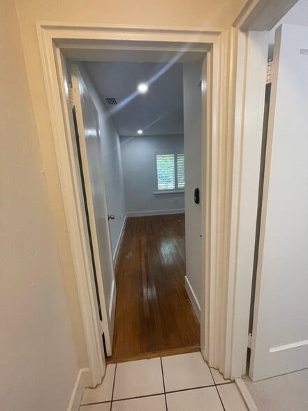 Building Photo - 2510 SW 27th St