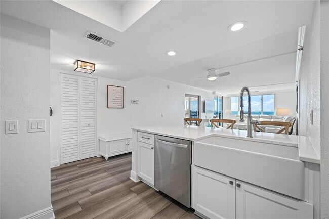Building Photo - 6372 Palma Del Mar Blvd S