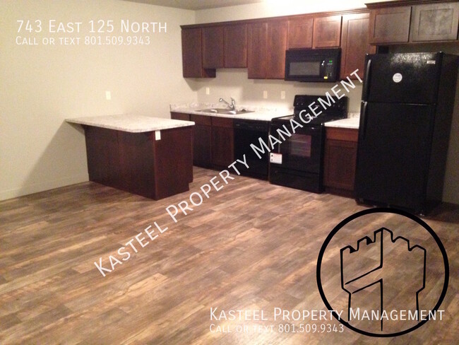 Building Photo - 743 E 125 N St