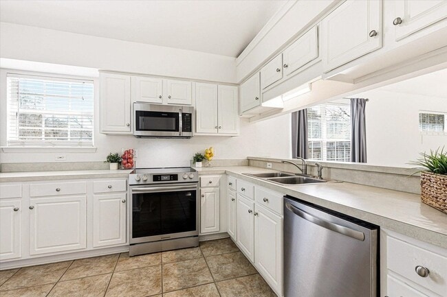 Building Photo - 335 Dreadnaught Ct