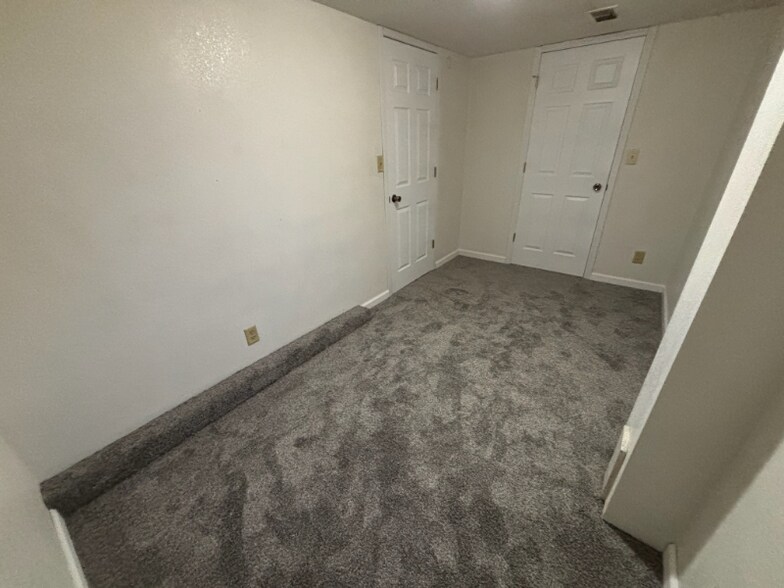 Building Photo - 8471 Hilo Ln S