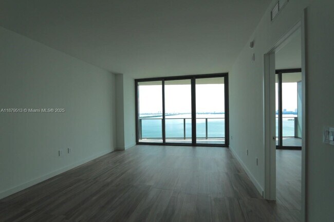 Building Photo - 460 NE 28th St