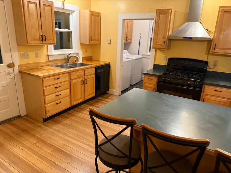 Kitchen - 274 Prospect St