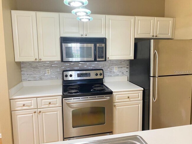 Building Photo - 14341 Fredricksburg Dr