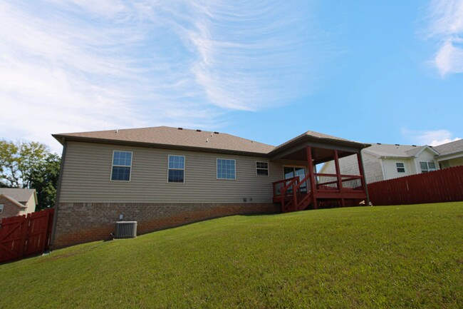 Building Photo - Pet Friendly Four Bedroom!