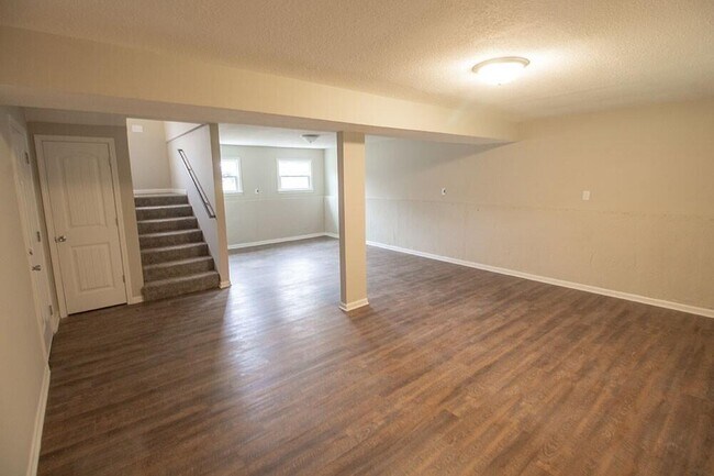 Building Photo - 1909 Newton Dr