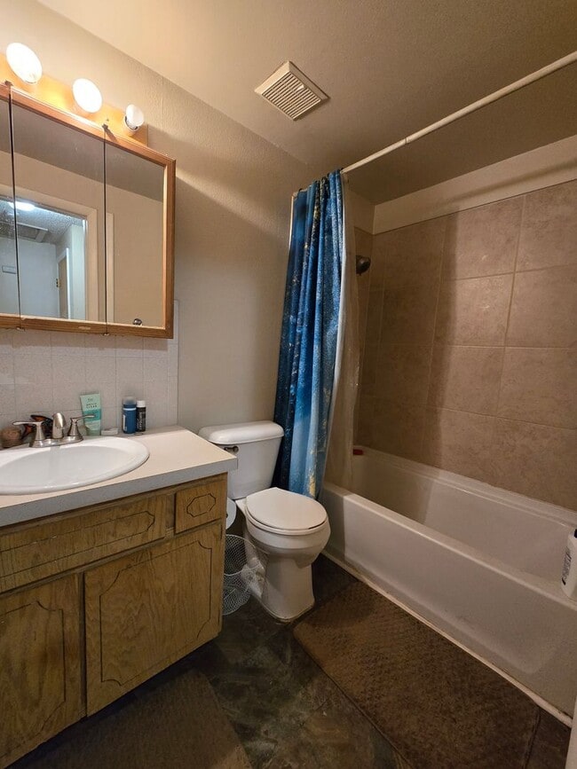 Building Photo - Duplex in Country setting! New paint and flooring!