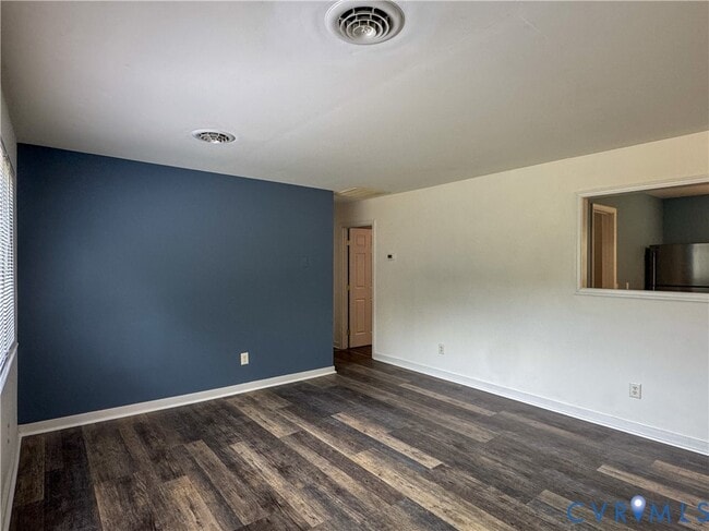 Building Photo - 2590 Pinehurst Dr