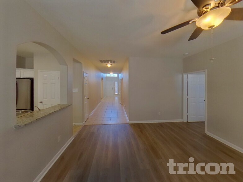 Building Photo - 825 Hawthorne Rd