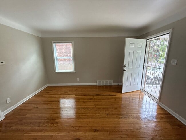 Building Photo - Fully Renovated 3-Bedroom Home – Move-In R...