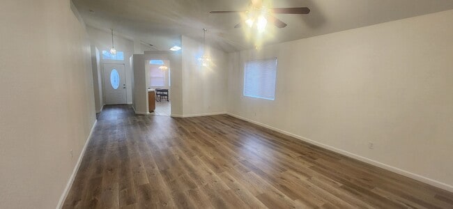 Building Photo - Wonderful 3 Bedroom 2 Bathroom Home in Elk...