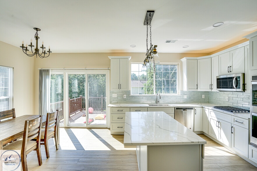 Kitchen & Breakfast area - 4614 Buckhorn Rdg