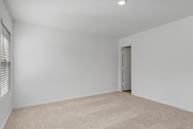 Building Photo - 1525 San Sebastien Dr