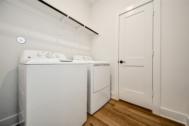 Building Photo - 8046 Kay Hbr Dr