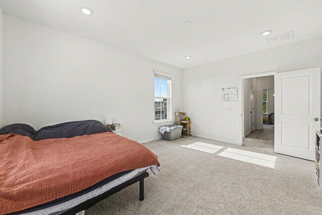 Building Photo - 801 Recess Pt Dr