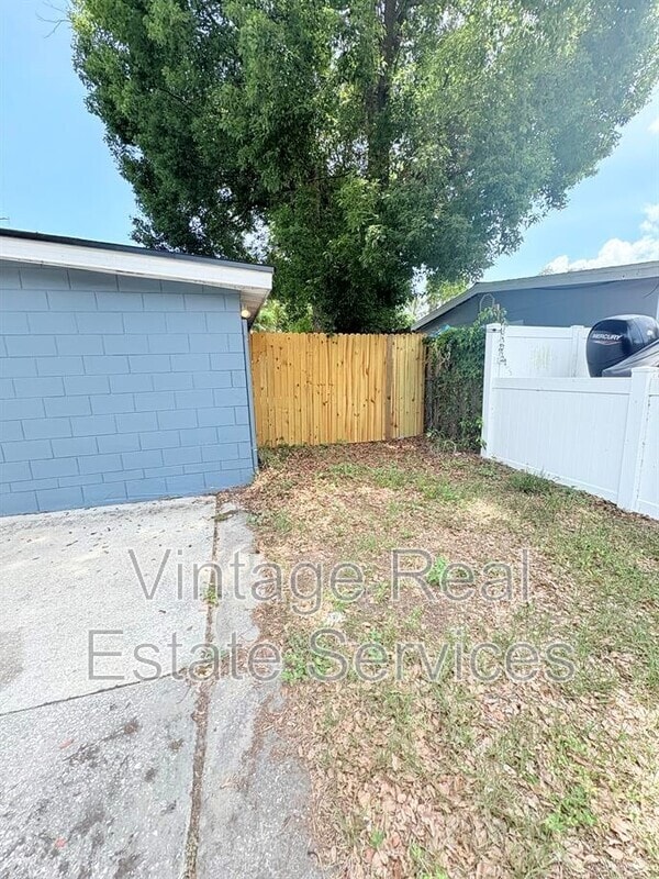 Building Photo - 4203 E Yukon St