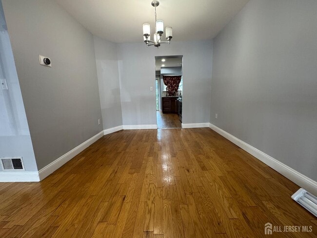 Building Photo - 16 Dawn Ct