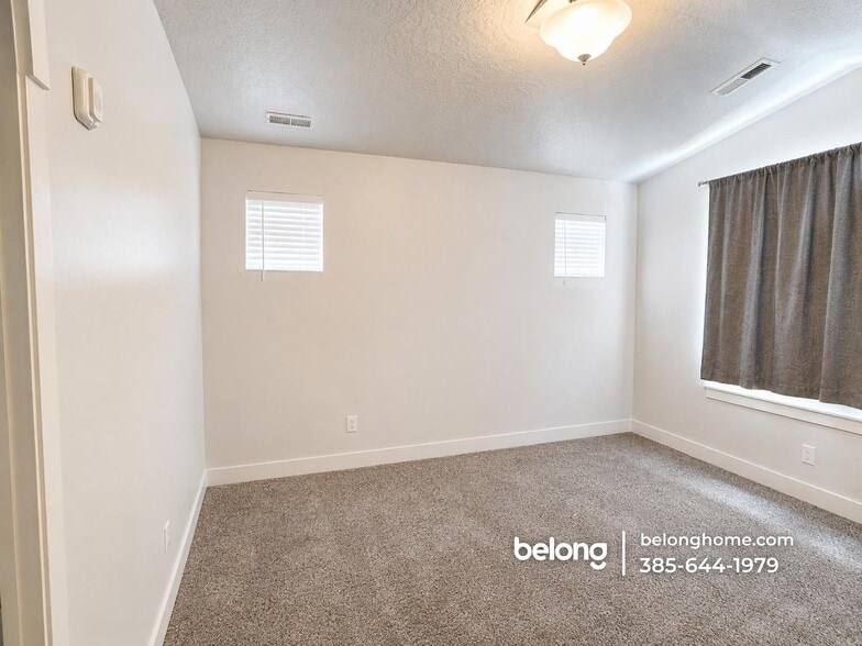 Building Photo - 702 N 380 W