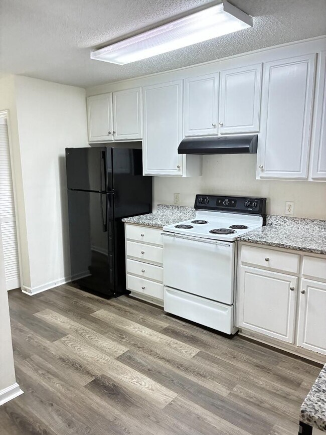 Building Photo - 4202 Thistle Dr NW