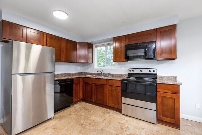 Building Photo - 6118 Kenwood Dr
