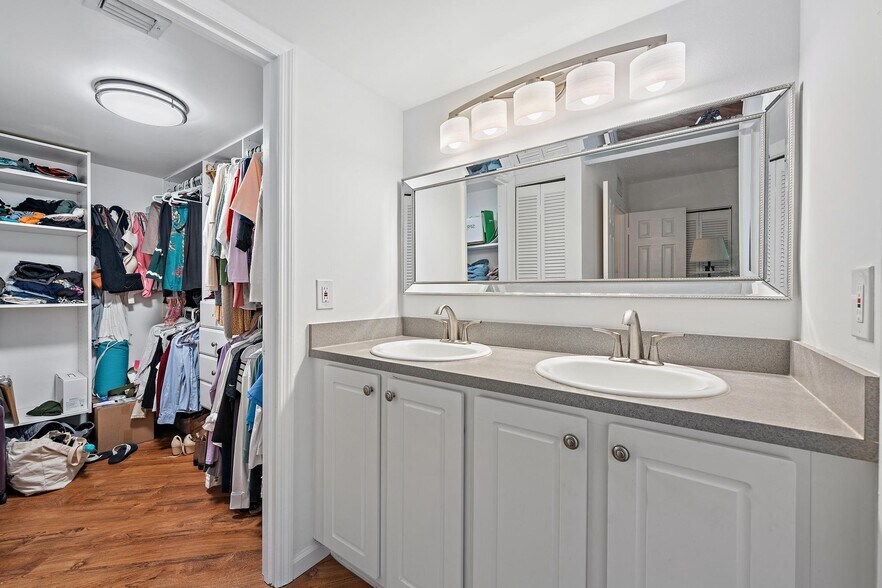 Building Photo - 120 Seabreeze Cir